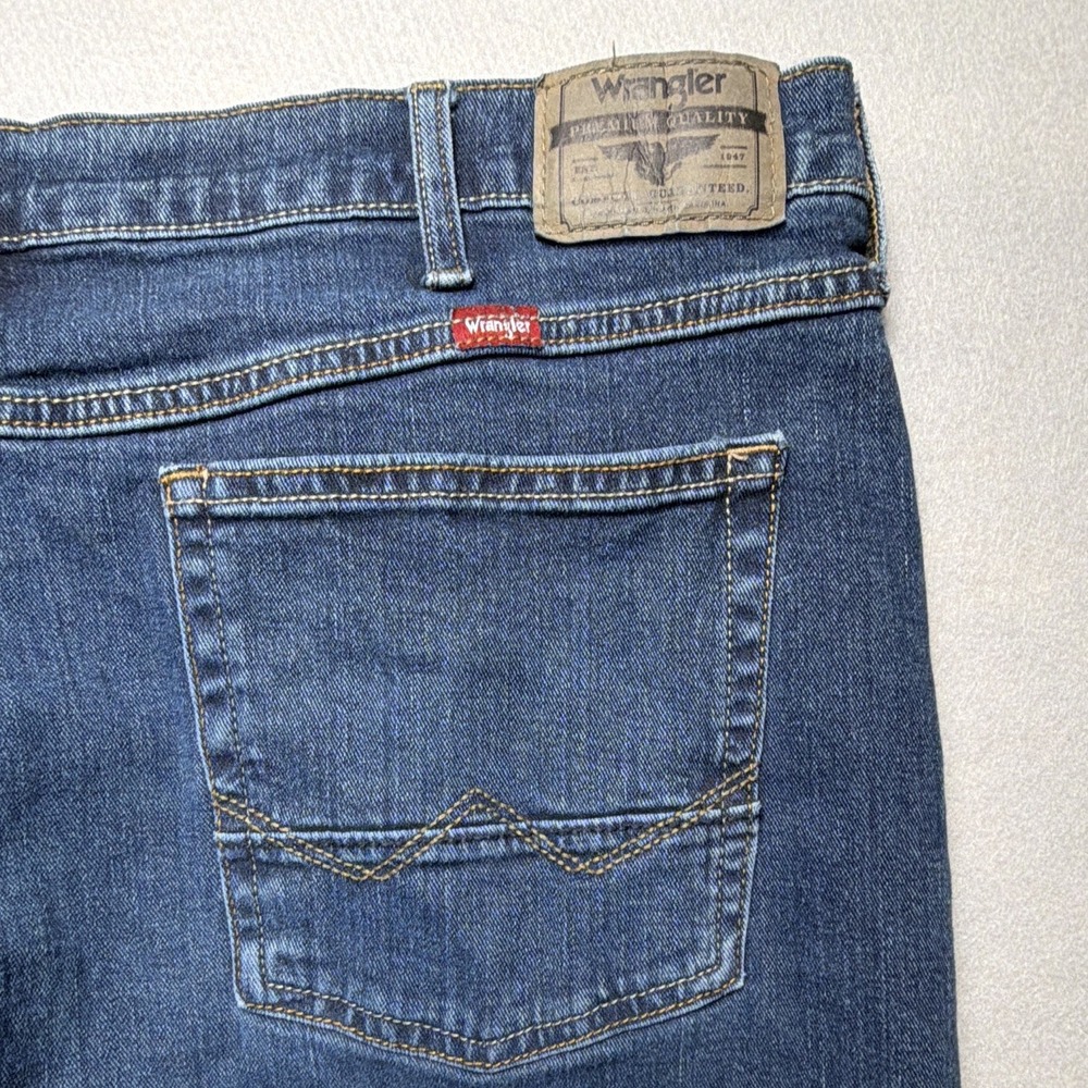 Wrangler Relaxed Boot Jeans Mens 42x32 Blue Comfort Guaranteed Stretch Denim
